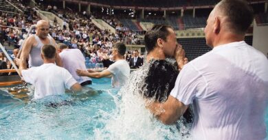 Batismo em Congresso JW